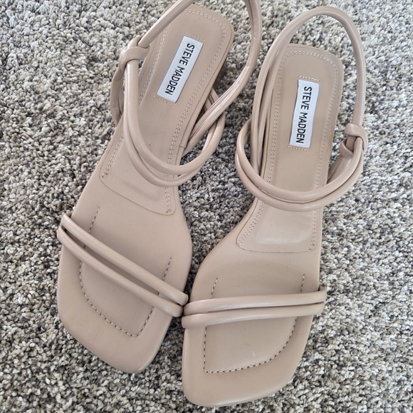 Steve Madden NWOT Hattie Strappy Sandal Square Toe Low Block Heel Tan Beige 9.5 - Picture 2 of 9